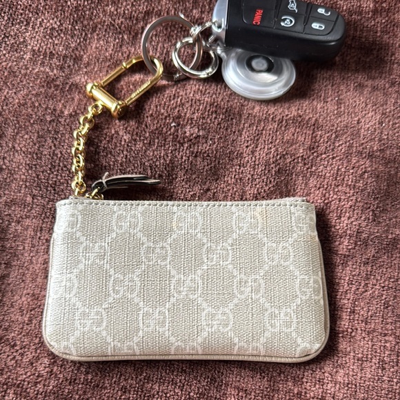 Gucci Beige Monogram Key Holder with Gold Chain - Picture 1 of 5